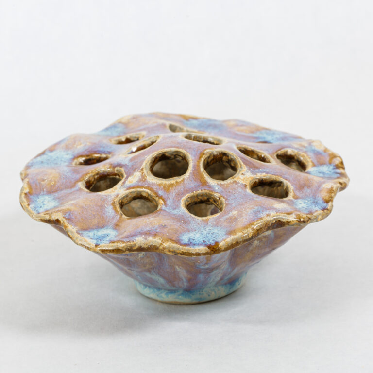 Schaaltje geschikt om bloemen te schikken. (verkocht)