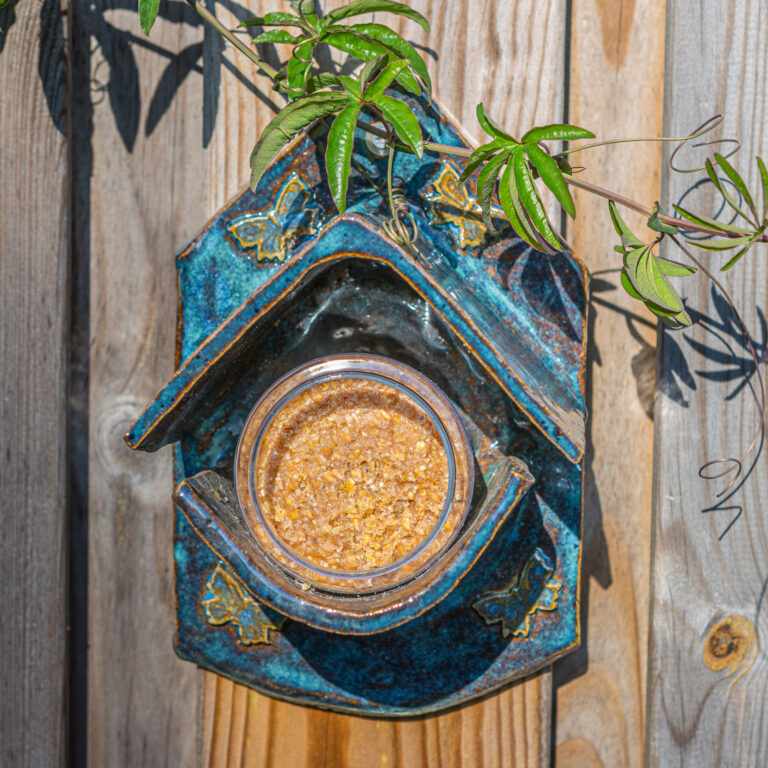 Keramieken voederhuisje