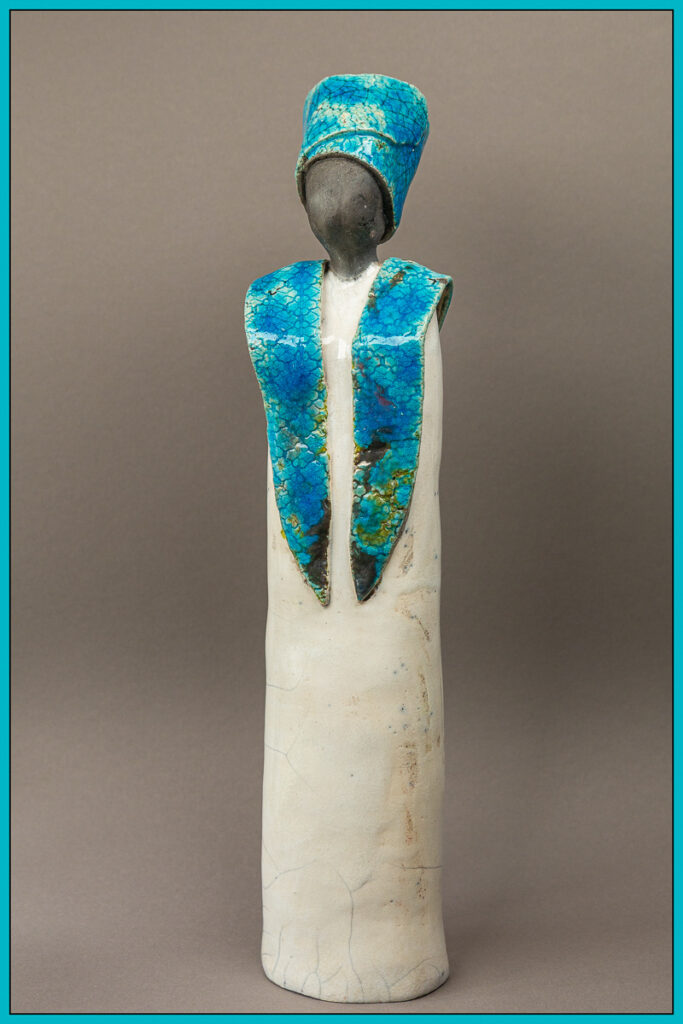 Beeld met blauwe klederdracht